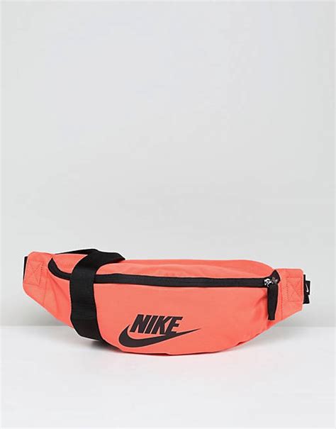 nike heuptasje met logo in rood|Rode Nike Heuptassen voor Heren • • Dresscode.nl.